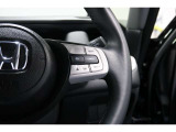 Hondaセンシングの機能のひとつ、アダプティブクルーズコントロール付!アクセルから足を離しても設定したスピードと前車との車間を保ち走行してくれます!車線維持もアシスト☆高速道路で疲労軽減ですね☆