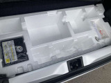 ラゲッジ下には、スペアタイヤの替わりとなる応急タイヤパンク修理キットも備え付けられています。軽量化・省スペースに貢献します!使い方もご説明させていただきますのでご安心ください♪