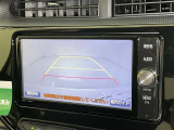 後方の見える安心をお届けするバックガイドモニター付:バックするときのアシストラインもあって楽々バック!車庫入れや縦列駐車をサポートし、苦手な駐車も安心です!今やもう手放せない装備ですネ♪
