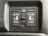 【両側パワースライドドア】スマートキーや運転席のスイッチで後席両側スライドドアの開閉が可能♪電動だから力を入れてドアを開ける必要が無く、小さなお子様でも簡単に開け閉めでき快適です♪