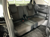 1列目から3列目まで広々大空間です。3列目シートは荷物が多い時や不要な時はアレンジして荷室として使用することが可能で便利に使えます
