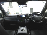 スタイリッシュにスマートに、がコンセプトのインストルメントパネル。運転のしやすさと使いやすさを追求しました。