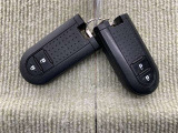 キーを取り出さずにドアを施錠&解錠。クルマの始動も可能です。