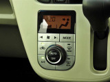 オートエアコンを装備しておりますので、四季を通じて車内を快適な温度に保つことが出来ます!高級感が有りますね!