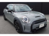 MINI正規販売店のお車は、全てのお車にMINI認定中古車保証書が発行されます。保障約款もございますので保障内容が明確でございます。お客様にご安心してお乗り頂けますよう、全力でお客様をサポート致します。