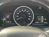 視認性の高いメーターで、運転に必要な情報を的確に把握できます。ドライバーに上質な空間を提供し、運転に集中できる環境を実現します。