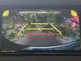 後方確認をサポートするモニター画面です。駐車時や狭い道での運転に役立ちます。安全運転をサポートする機能が充実しています。