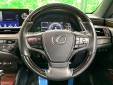 【純正革巻きステアリング】上質な革を使用することで、手にしっかり馴染みとても運転しやすいハンドルです♪