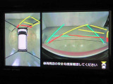 パノラミックビューモニター付きです。車両を上から見たような映像をディスプレイオーディオ画面に表示。運転席からの目視だけでは見にくい、車両周辺の状況をリアルタイムでしっかり確認できます。