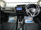 運転にかかわる様々な操作を安全に行えるように視点移動が少なく、操作性に配慮されたスイッチ類が凝縮されたコクピットです。