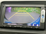 バックモニター付きで、狭い場所でも安全に駐車できます。運転に自信がない方でも安心です。