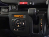 車内を快適に、オートエアコンを装備しています。