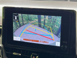【バックカメラ】駐車時に後方がリアルタイム映像で確認できます。大型商業施設や立体駐車場での駐車時や、夜間のバック時に大活躍!運転スキルに関わらず、今や必須となった装備のひとつです!