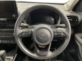 快適な操作性の運転席、ハンドルも綺麗に清掃済みです!もちろん安全を守るエアバッグも装備しているので安心してお乗りいただけます(^^)