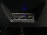 ハンドルの右下にETCがついています。高速道路の料金所の通過も楽々です。 カードの取り出しもしやすい場所についています。