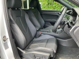 人間工学に基づいて設計されたシートは車のもっているドライビングフィールを存分にドライバーに伝えてくれるクオリティの高い仕上がりとなっています。