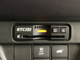 ハンドルの右側にETC2.0がついています。高速道路の料金所の通過も楽々です!。 カードの取り出しもしやすい場所についています。