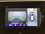 マルチビューカメラシステム搭載車です。お車の周囲を全方位でカバーします。後方・前方・両脇と、コンディションが悪い視界でもカラーモニターに映し出した映像がドライバーをサポートします。