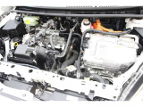 エンジンルームの樹脂部分は丁寧に磨いてツヤをだしています。当社の中古車のエンジンルームクリーニングはとても自信があります★