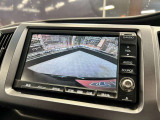 【バックカメラ】運転席から画面上で安全確認ができます。駐車が苦手な方にもオススメな便利機能です。