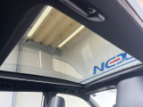 【大型サンルーフ】車内の解放感が一気に上がる大型のパノラマルーフ!季節を問わず開放的で快適なドライブをお楽しみいただけます。流通量も少なく希少価値の高い人気の装備です♪
