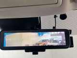 【インテリジェント ルームミラー】車両後方のカメラ映像をミラー面に映し出すので、車内の状況や、天候などに影響されずいつでもクリアな後方視界が得られます!