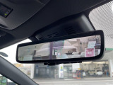 【 デジタルインナーミラー 】車両後方カメラの映像をミラーに映すことが出来ます! そのため、後席に人や荷物があって後方が見えづらい場合でもしっかり視界を確保することが出来ます!//