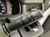 操作しやすいウインカーレバーで、安全な車線変更をサポート。直感的な操作感で、運転に集中できます。確かな操作感を実現しています。
