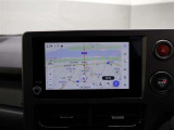 【ディスプレイオーディオ(コネクティッドナビ対応)Plus】通信型のコネクティッドナビに加え車載ナビも搭載しています。コネクティッドナビはご契約を頂くとR12年11月30日まで無料でご利用いただけます