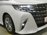 LEDヘッドライトです。デザイン性がよくとても明るいので、夜間の走行や悪天候でも安心です。しかも長寿命!