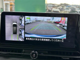 【アラウンドビューモニター】まるでクルマを真上から見下ろしたかのような視点で駐車をサポートします!クルマの斜め後ろや真横など、前後左右の4つのカメラの映像が合成されて、モニターに映し出されます。