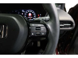 Hondaセンシングの機能のひとつ、アダプティブクルーズコントロール付!アクセルから足を離しても設定したスピードと前車との車間を保ち走行してくれます!車線維持もアシスト☆高速道路で疲労軽減ですね☆
