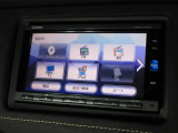 ナビゲーションは純正メモリーナビ(VXM-174VFi)を装着しております。AM、FM、CD、DVD再生、Bluetooth、フルセグTVがご使用いただけます。初めて訪れた場所でも安心ですね!