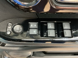 電動格納式リモコンドアミラーと、パワーウィンドウスイッチ等は運転席ドアにあります。