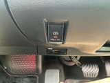 電動パーキングブレーキは、従来の足踏み式に比べ、しっかりと車をホールドしてくれるので安心です。女性の方には特に安心いただける装備です