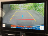 停車中には、TVやビデオの視聴を楽しめます。後部座席での移動時間を、より快適に過ごせる便利な機能です。家族や友人と一緒にエンジョイしましょう。