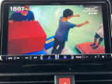 停車中に楽しめるTV機能。長距離移動の休憩時間などに、エンターテイメントを満喫できます。移動時間を有効活用しましょう。