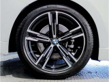 【BMWアロイホイル】軽量かつ強度に拘ったアロイホイル。走行性能ポテンシャルを引き出す設計。車の足元を引き締めてくれる大きなポイントはアロイホイルです。