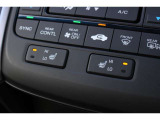 運転席&助手席シートヒーター 冷えた車内でも、スイッチを押せば座面と背もたれで身体を温めます。