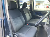 運転席からの視界は良好で、運転に集中できます。座り心地の良いシートが、長距離運転でも疲れを軽減します。快適な空間でドライブを楽しみましょう。