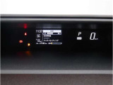 とっても見やすいメーターです。夜間時はラグジュアリーな気分にさせてくれる照明が魅力ですので、夜のドライブも楽しみになりますよ♪