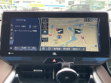 高精細な地図表示で、目的地までの道筋がひと目で分かります。スムーズなナビゲーションで、初めての道でも安心です。