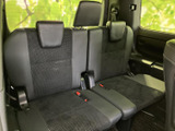 3列目シートも広々。大人でもゆったりとくつろげる空間です。多人数乗車時でも、快適な移動が可能です。家族でのレジャーに最適です。
