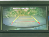 後方の状況を画面で確認できるので、狭い道や駐車時も安心です。ガイドライン表示で、より正確なバック駐車をサポートします。安全運転に貢献。