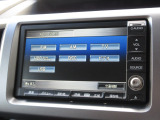 ナビゲーションは純正HDDナビを装着しております。AM、FM、CD、DVD再生、音楽録音再生、フルセグTVがご使用いただけます。初めて訪れた場所でも安心ですね!