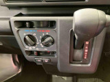 納車前にはプロのメカニックが、各部の点検を行います。ディーラーにしか出来ない品質、そしてサービスできっと満足していただけると思います!
