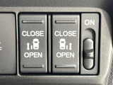 【両側パワースライドドア】スマートキーや運転席のスイッチで後席両側スライドドアの開閉が可能♪電動だから力を入れてドアを開ける必要が無く、小さなお子様でも簡単に開け閉めでき快適です♪