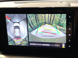【パノラミックビューモニター】専用のカメラにより、上から見下ろしたような視点で360度クルマの周囲を確認することができます☆死角部分も確認しやすく、狭い場所での切り返しや駐車もスムーズに行えます。