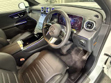 メルセデスのシートは、少し硬めに出来ておりますので、長時間の運転でも疲れにくく、安全にドライビングをお楽しみ頂けます