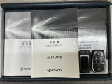スマートキーは鍵をバッグに入れたままでもドアロックの開閉やエンジンのON・OFFができます。夜間や雨の日も鍵を探さなくて良いので便利です。